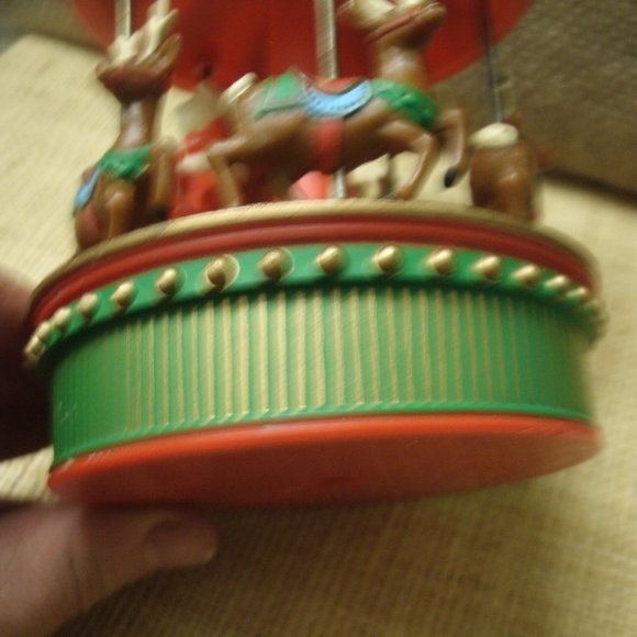 Vintage Hallmark Santa & Reindeer Carousel Music Box - Picture 13 of 16